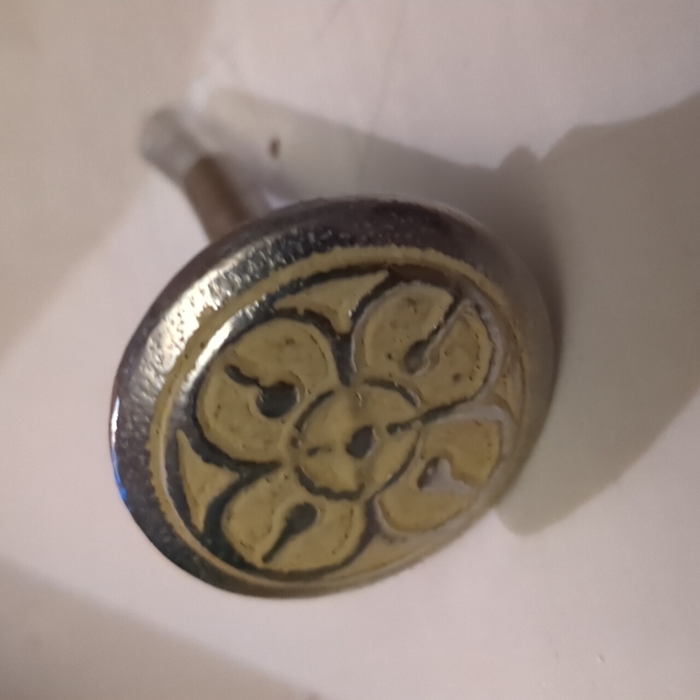 🩶Pier1 imports Silver/Yellow Cabinet Knob